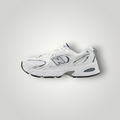 NDO Clothing New Balance 530 Sneaker in Grau und Weiß aus Mesh und Kunstleder mit flacher Sohle und Schnürung
