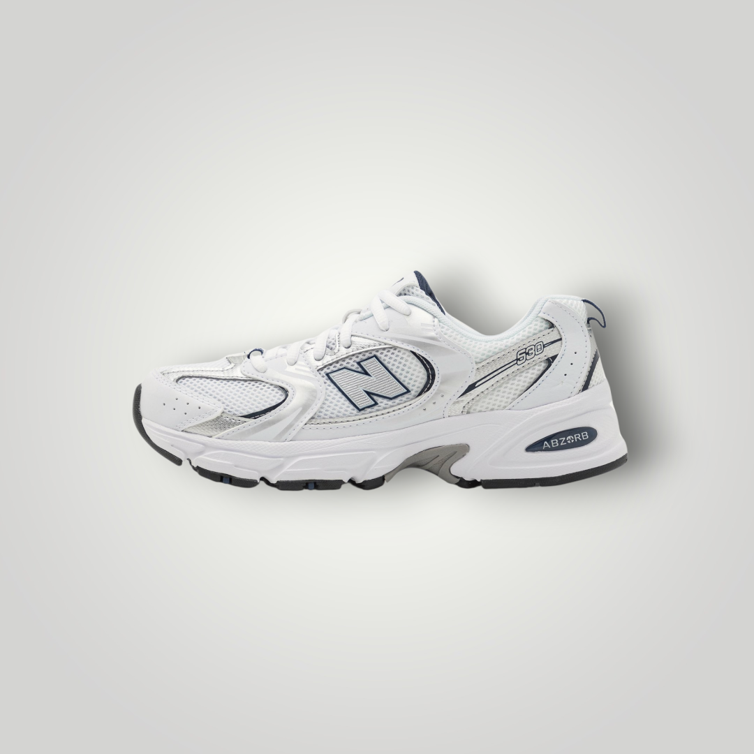 NDO Clothing New Balance 530 Sneaker in Grau und Weiß aus Mesh und Kunstleder mit flacher Sohle und Schnürung