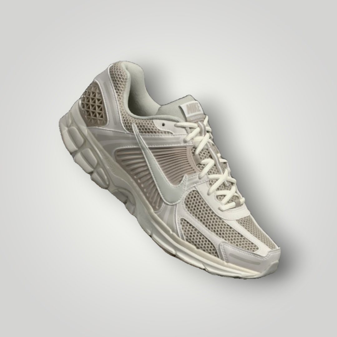 NDO Clothing Nike Zoom Vomero 5 Sneaker in Phantom und Light Bone mit Mesh-Obermaterial und Schnürung