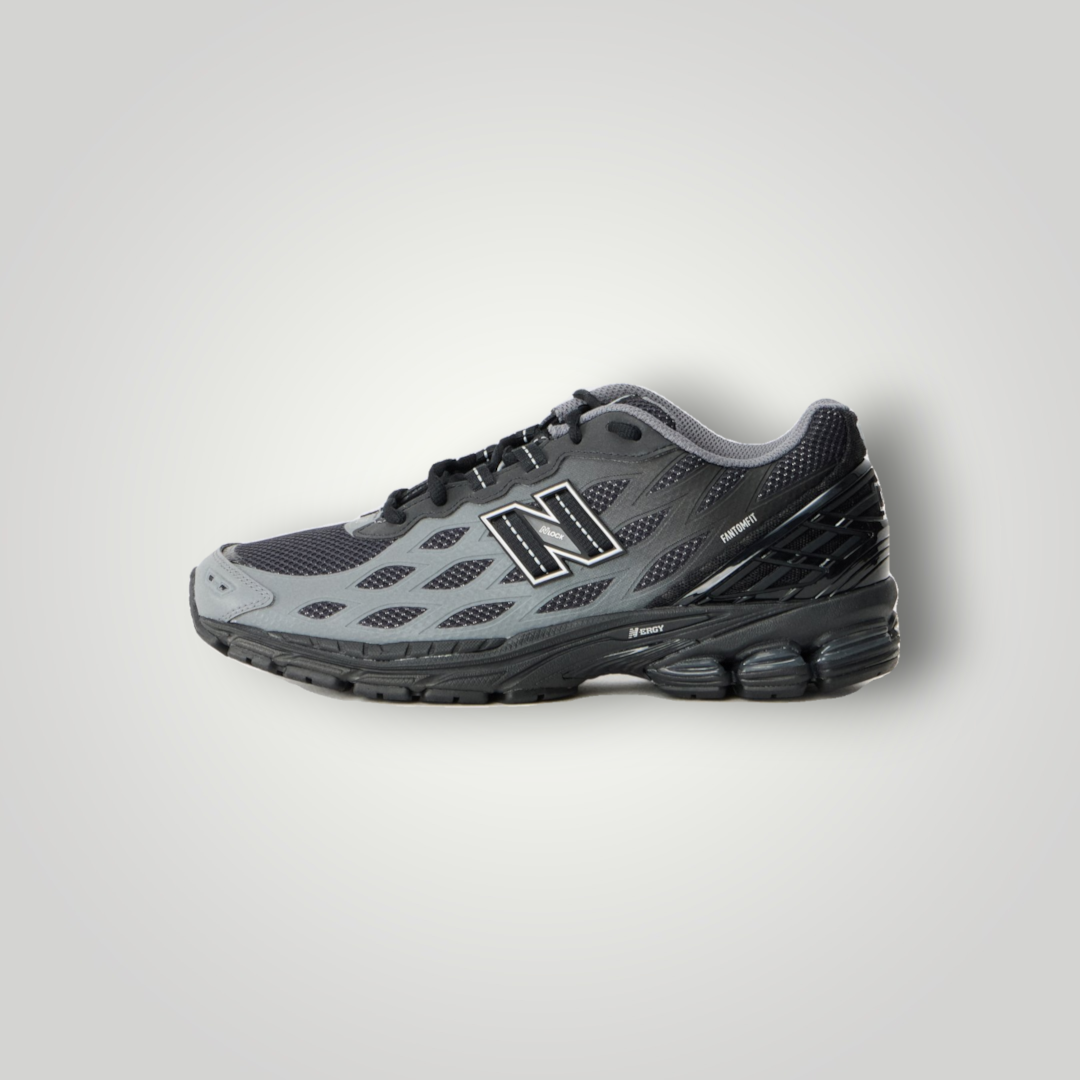 NDO Clothing New Balance U1906 Unisex Sneaker in Schwarz aus atmungsaktivem Mesh mit Schnürung und flacher Sohle