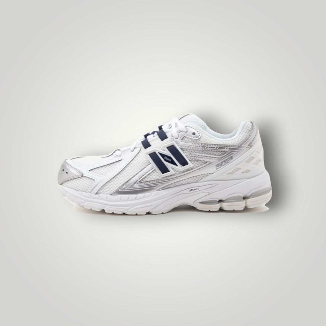 NDO Clothing New Balance 1906 Unisex Sneaker in Weiß und Marineblau aus Mesh mit reflektierenden Details