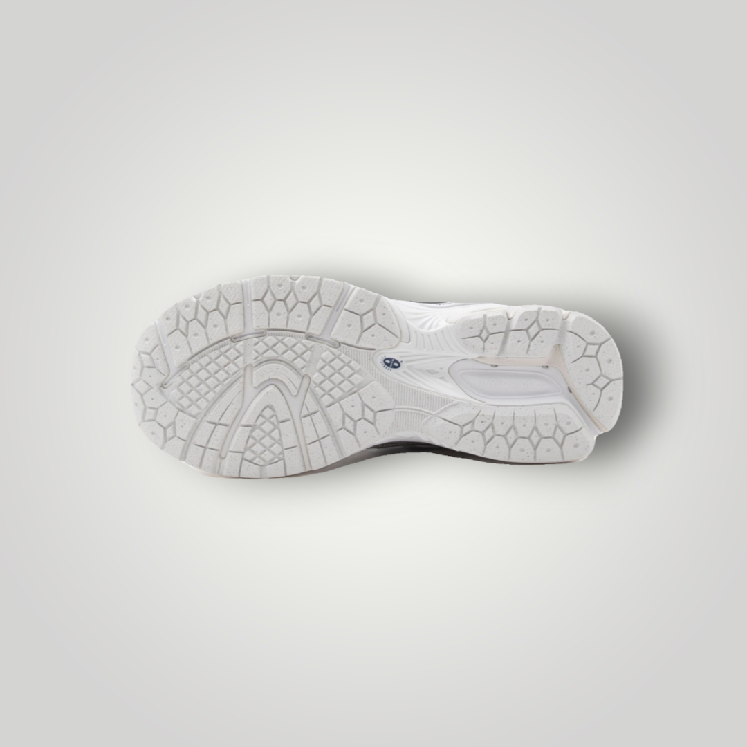 NDO Clothing New Balance 1906 Sneaker Sohle in Weiß mit rutschfestem Profil und Dämpfungselementen