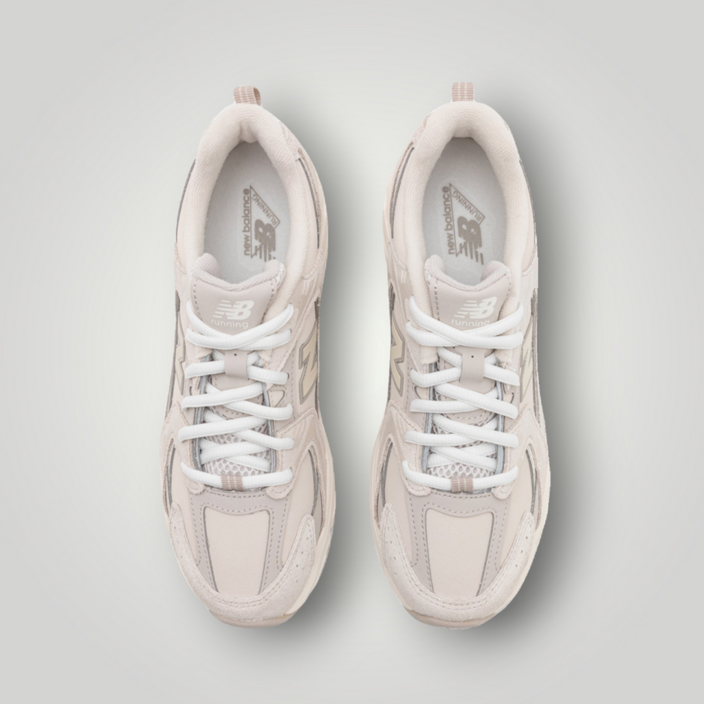 NDO Clothing New Balance 530 Unisex Sneaker in Beige und Grau mit Schnürung und atmungsaktivem Obermaterial