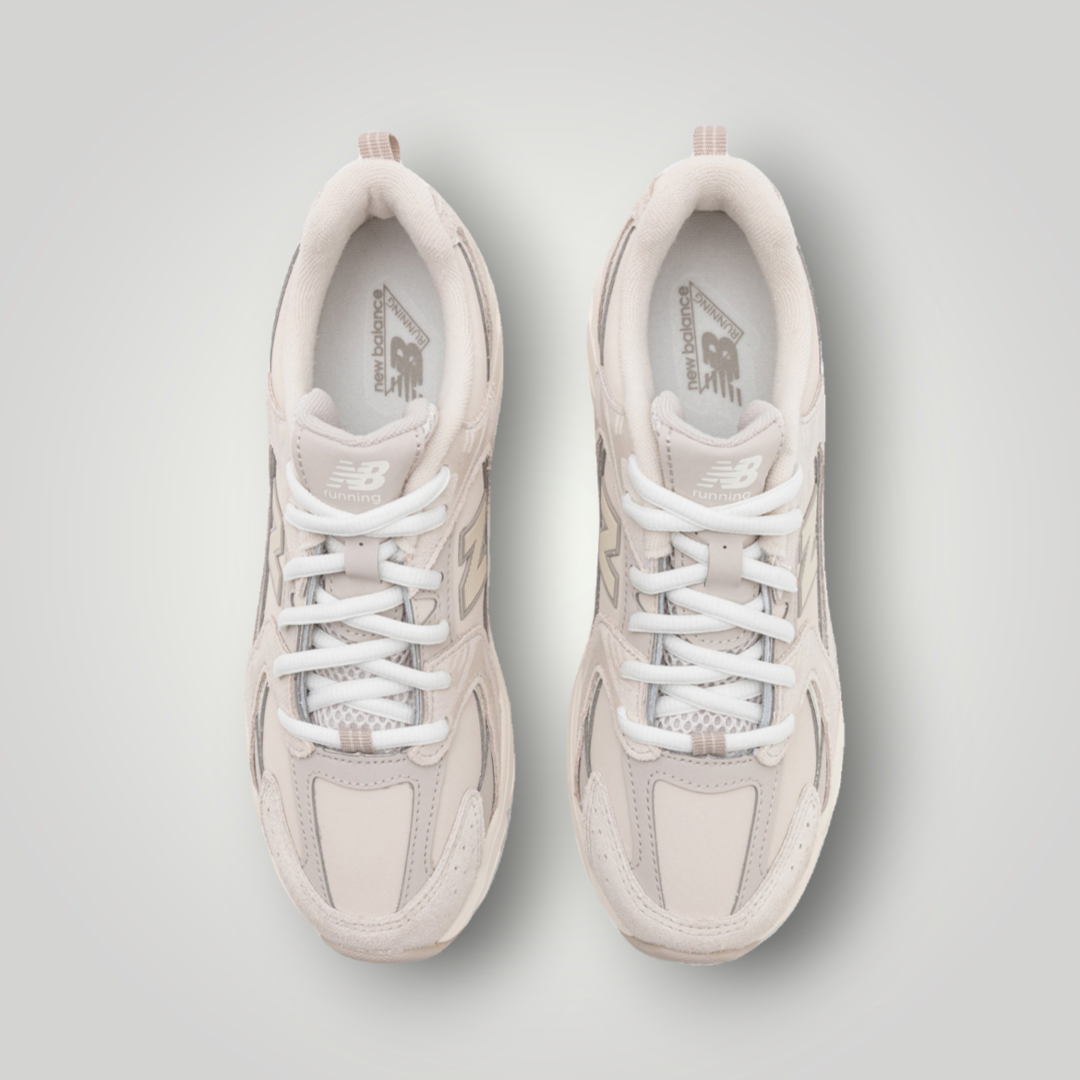 NDO Clothing New Balance 530 Unisex Sneaker in Beige und Grau mit Schnürung und atmungsaktivem Obermaterial