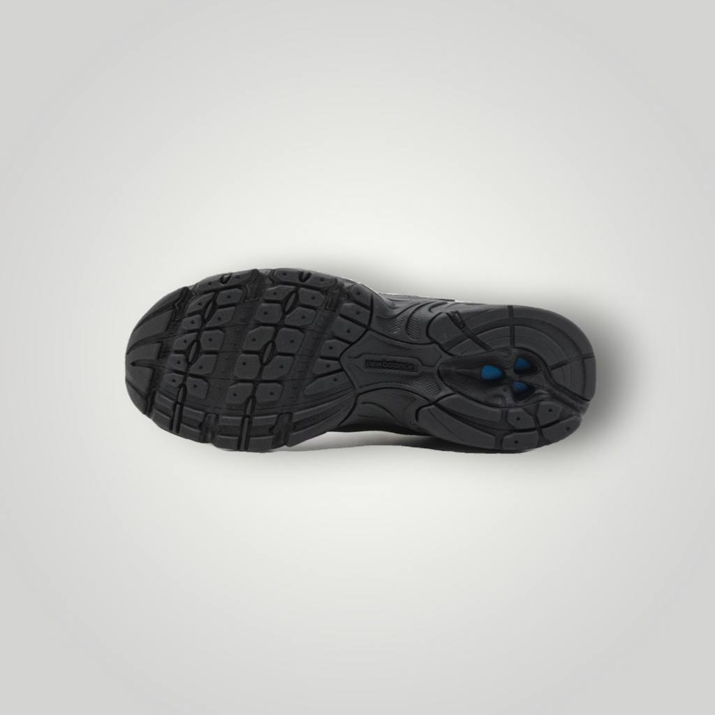 NDO Clothing New Balance 530 Unisex Sneaker in Schwarz, Ansicht der flexiblen Kunststoff-Laufsohle mit Profil
