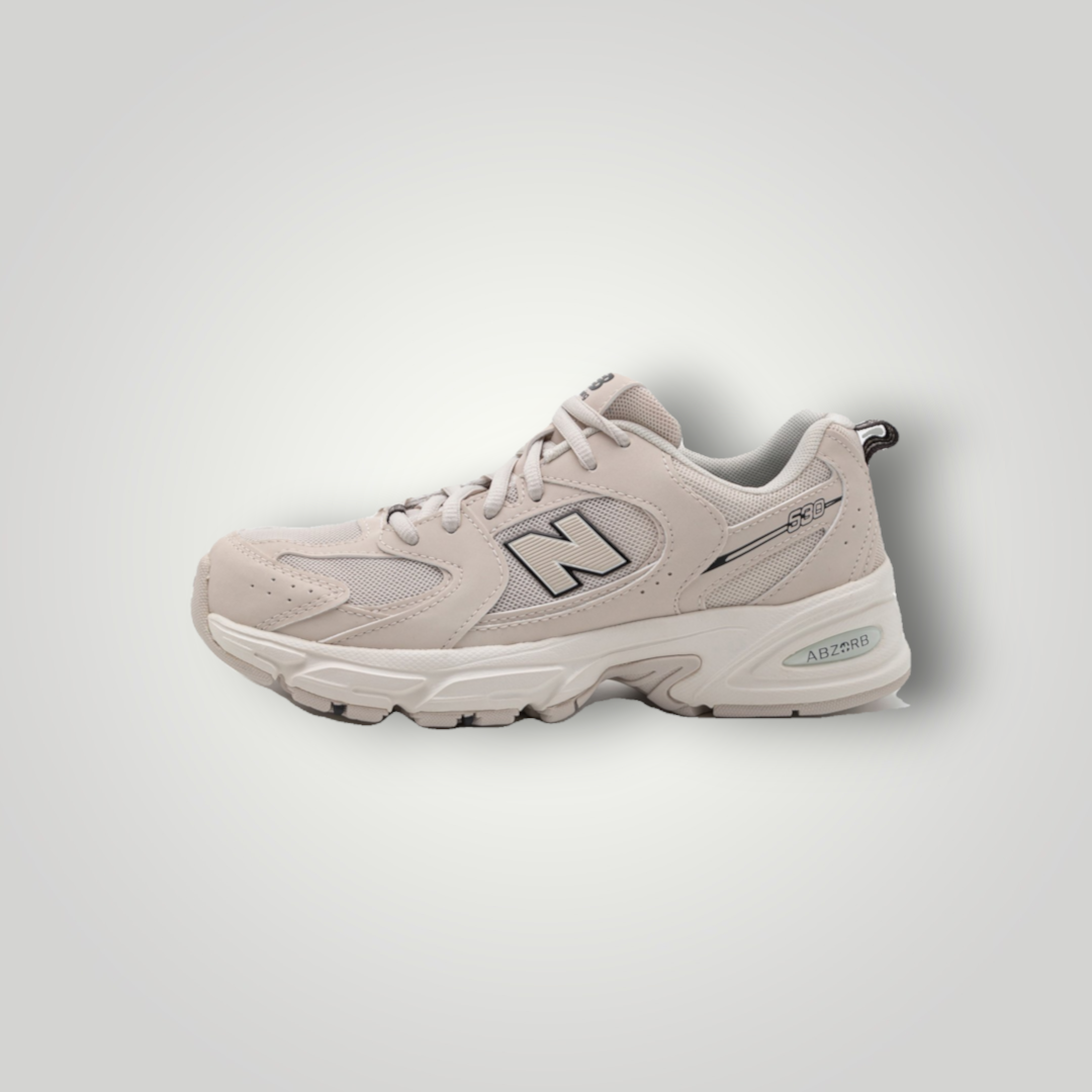 NDO Clothing New Balance 530 Sneaker in Moonbeam Beige mit Mesh-Obermaterial und ABZORB-Dämpfung in Seitenansicht
