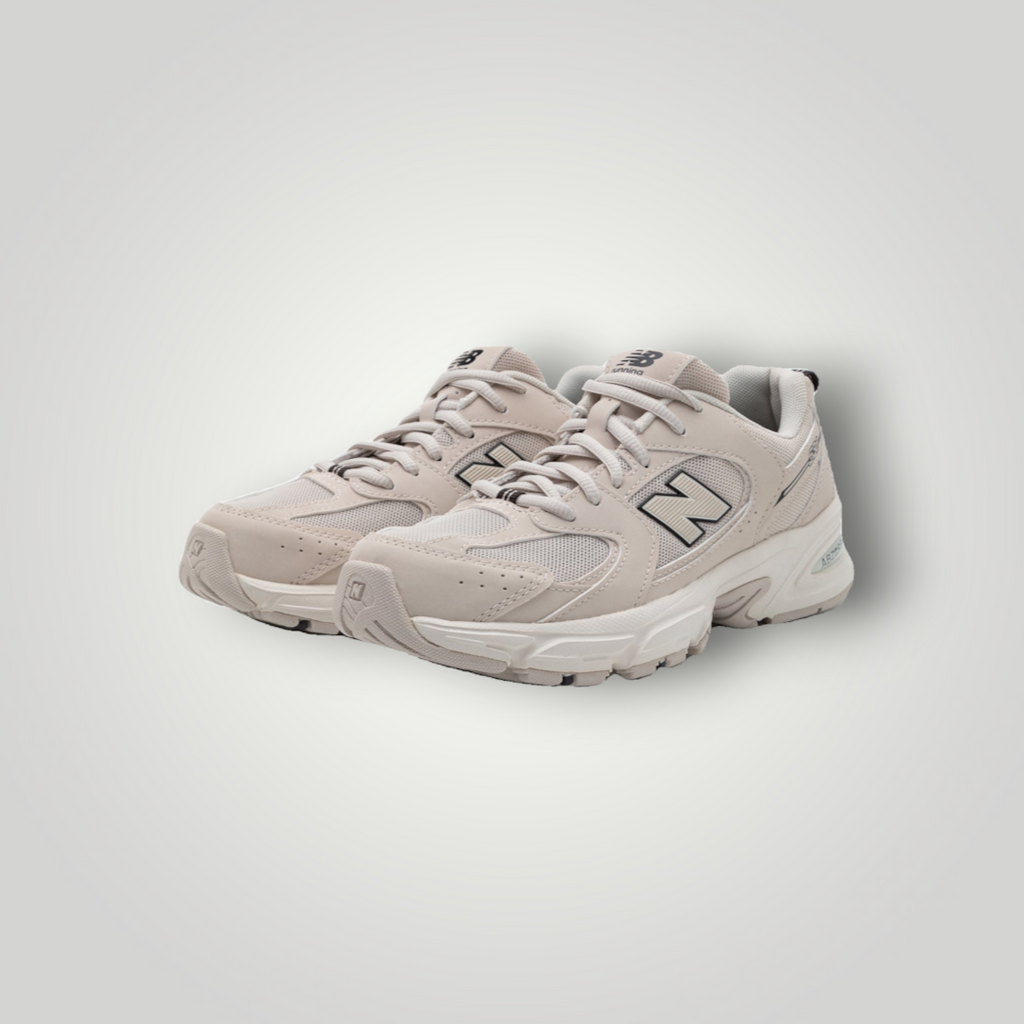NDO Clothing New Balance 530 Unisex Sneaker in Moonbeam aus Kunstleder und Mesh mit Schnürung und flacher Sohle