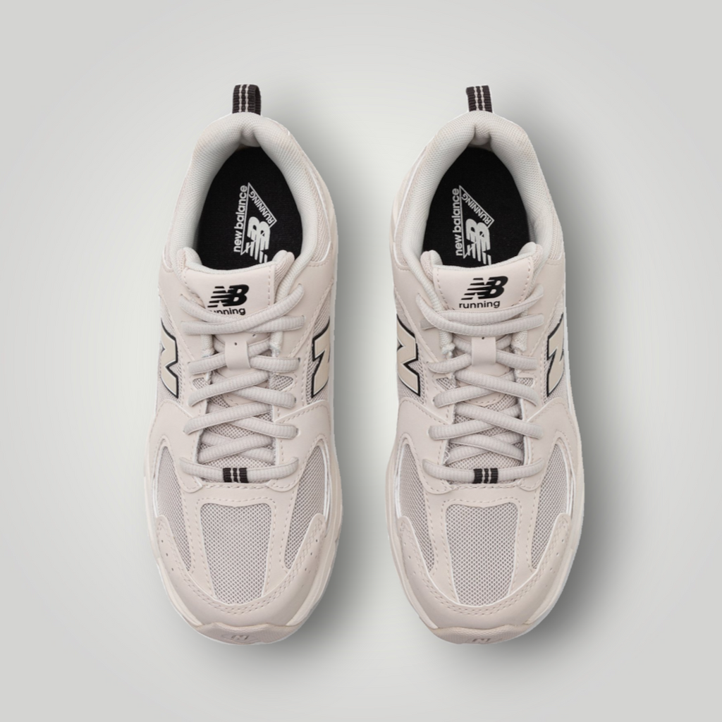 NDO Clothing New Balance 530 Unisex Sneaker in Moonbeam beige mit Mesh und Kunstleder in der Draufsicht