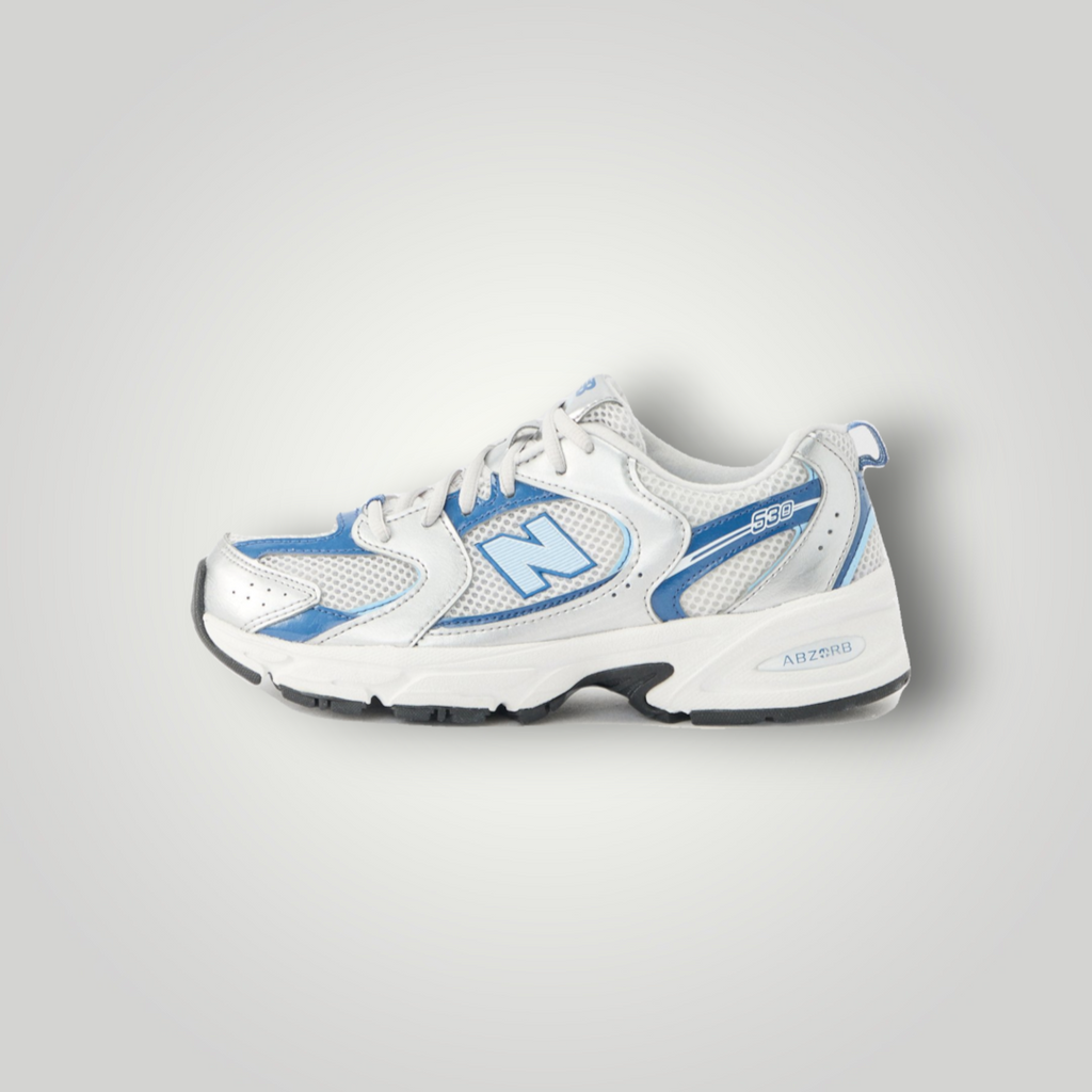 NDO Clothing New Balance 530 Sneaker in Silber und Magic Blue aus Mesh und Kunstleder mit flacher Sohle