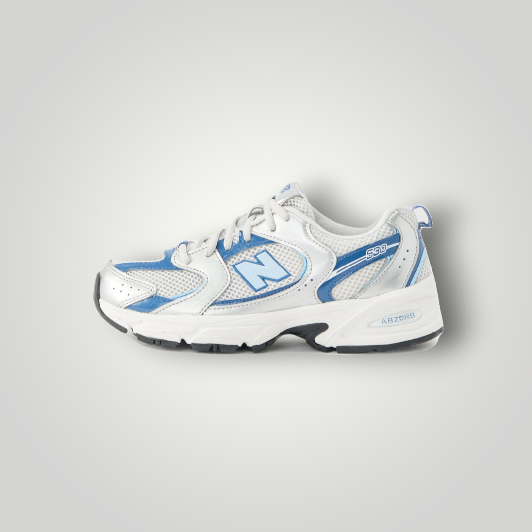 NDO Clothing New Balance 530 Sneaker in Silber und Magic Blue aus Mesh und Kunstleder mit flacher Sohle
