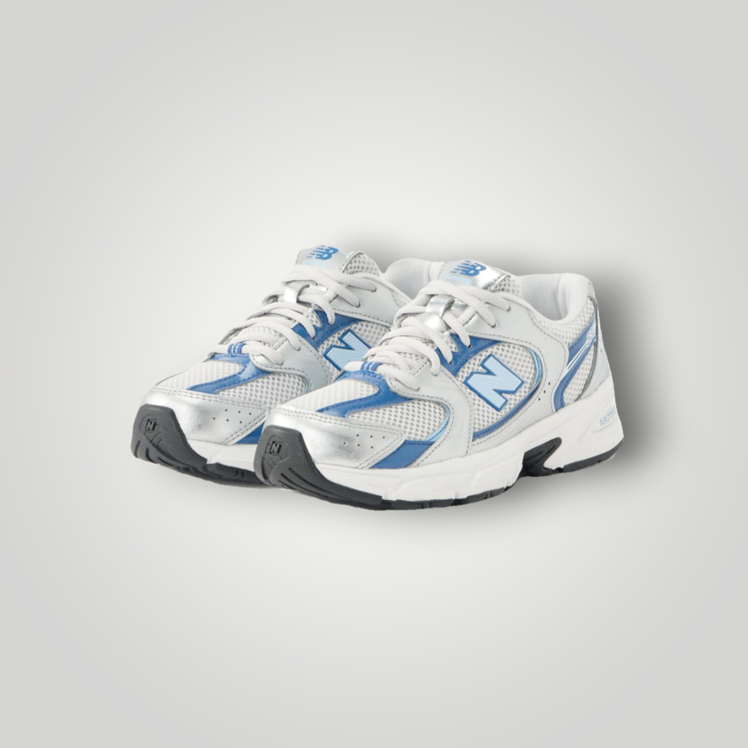 NDO Clothing New Balance 530 Sneaker in Silber und Magic Blue aus Mesh und Kunstleder mit Schnürung