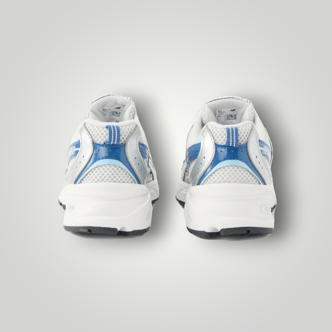 NDO Clothing New Balance 530 Sneaker in Silber und Magic Blue mit Mesh-Obermaterial, Rückansicht