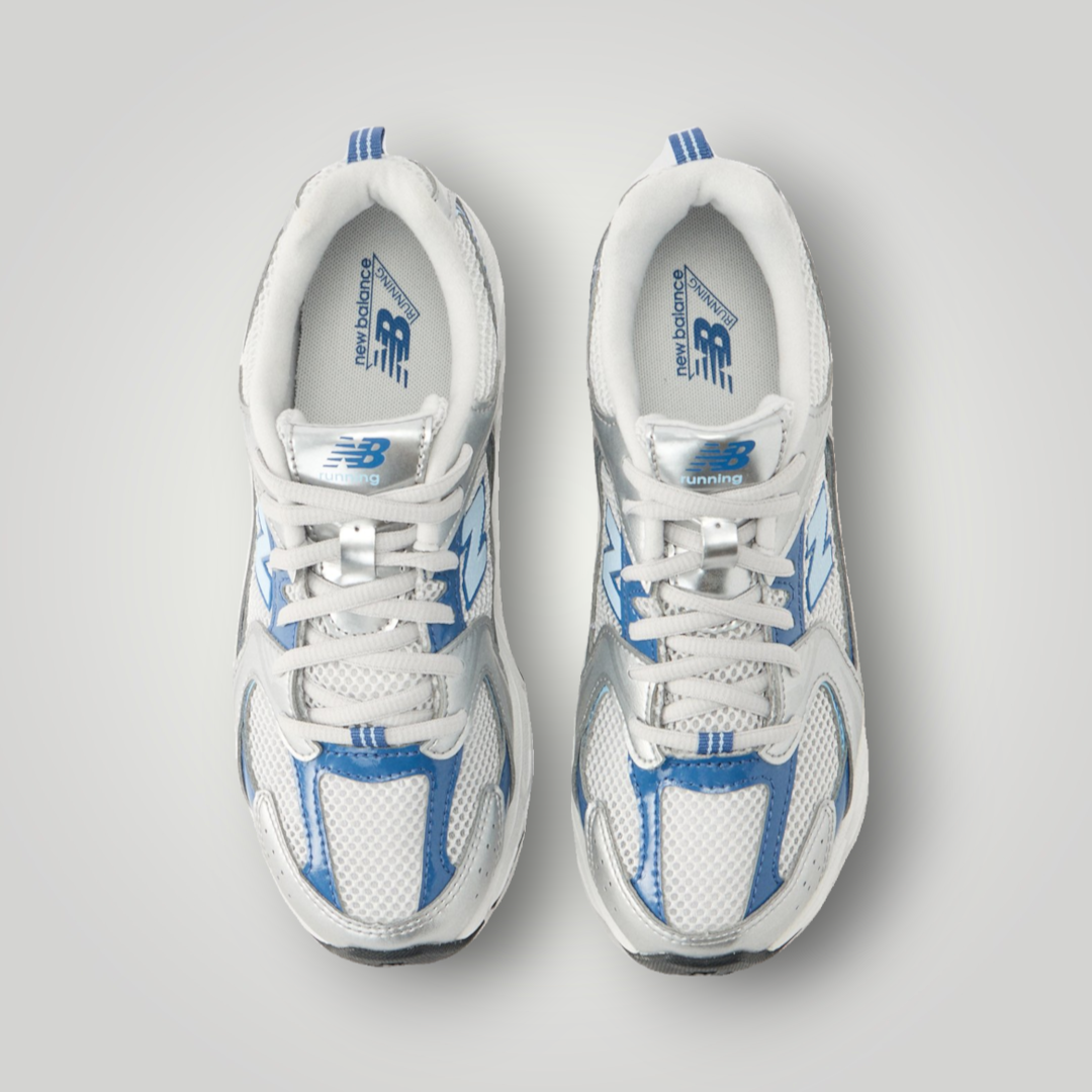 NDO Clothing New Balance 530 Sneaker in Silber und Magic Blue aus Mesh und Kunstleder mit Schnürung