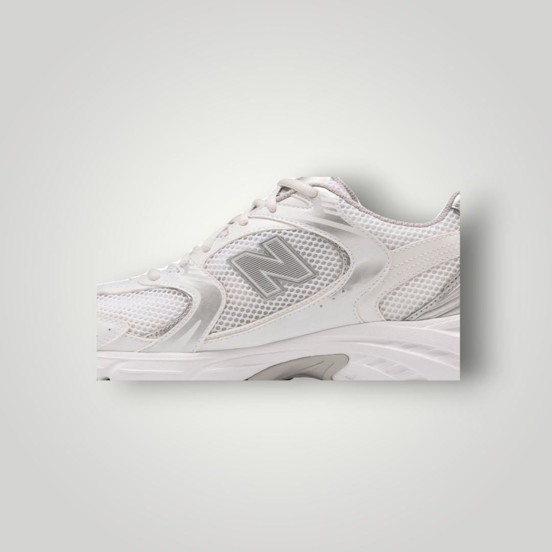 NDO Clothing New Balance MR530 Sneaker in Weiß und Silber mit Mesh-Obermaterial und klassischem N-Logo