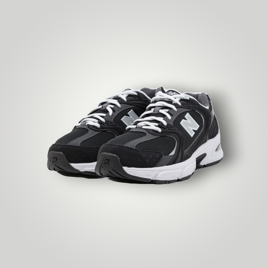 NDO Clothing New Balance Sneaker in Schwarz mit Mesh-Obermaterial, Rauleder-Details und weißer Schnürung