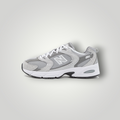 NDO Clothing New Balance MR530 Sneaker in Grau und Weiß aus Mesh und Leder mit flacher Sohle und Schnürung