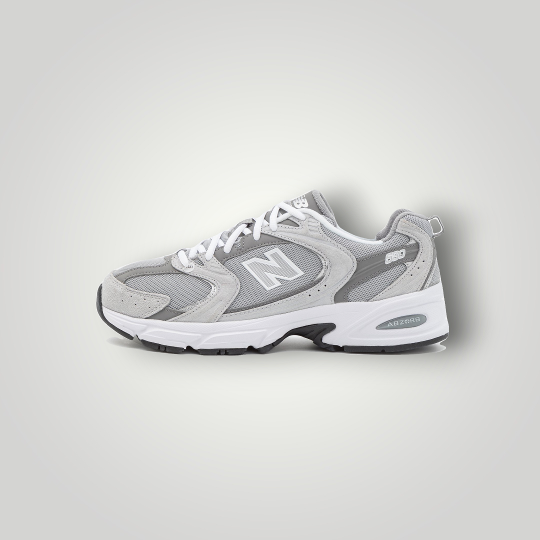NDO Clothing New Balance MR530 Sneaker in Grau und Weiß aus Mesh und Leder mit flacher Sohle und Schnürung