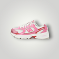 NDO Clothing New Balance 530 Sneaker in Pink und Shadow Red aus Mesh und Kunstleder mit flacher Sohle
