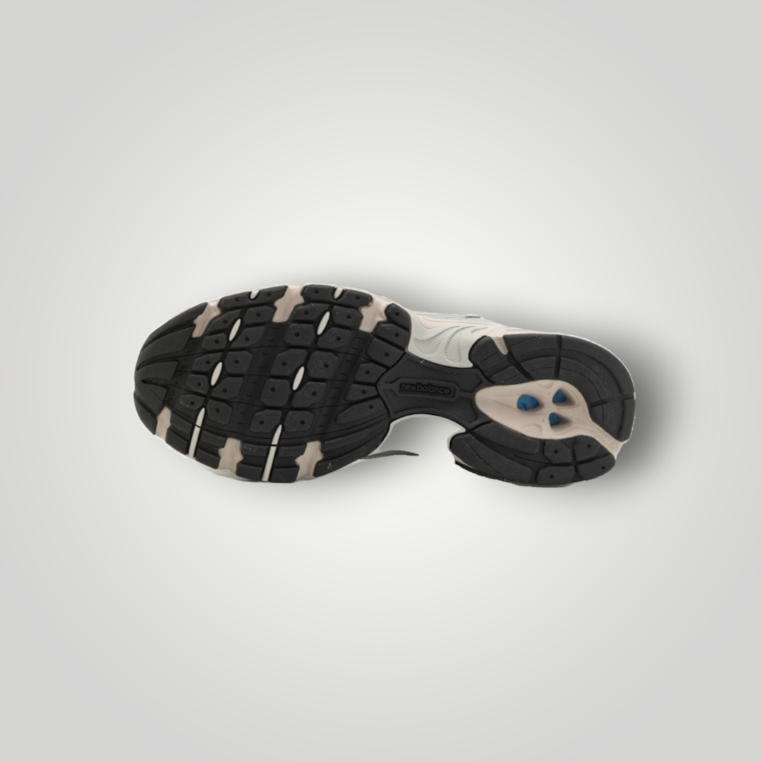 NDO Clothing New Balance 530 Sneaker in Summer Fog, Ansicht der flexiblen schwarzen Laufsohle mit Profil