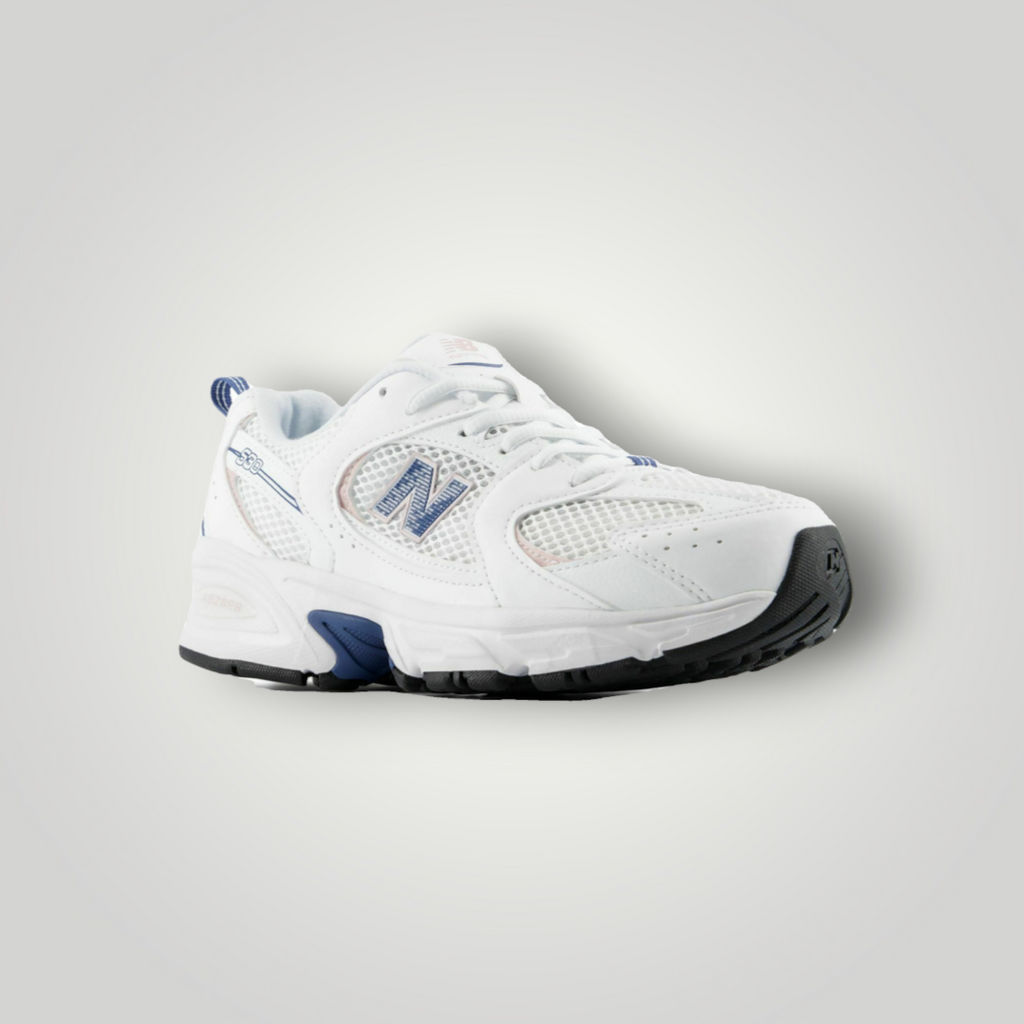 NDO Clothing New Balance 530 Unisex Sneaker in Weiß mit blauen Akzenten aus atmungsaktivem AirMesh und ABZORB-Sohle