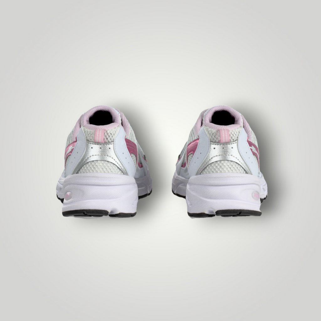 NDO Clothing New Balance 530 Sneaker in Weiß und Pink mit Mesh-Details, Rückansicht der Laufschuhe