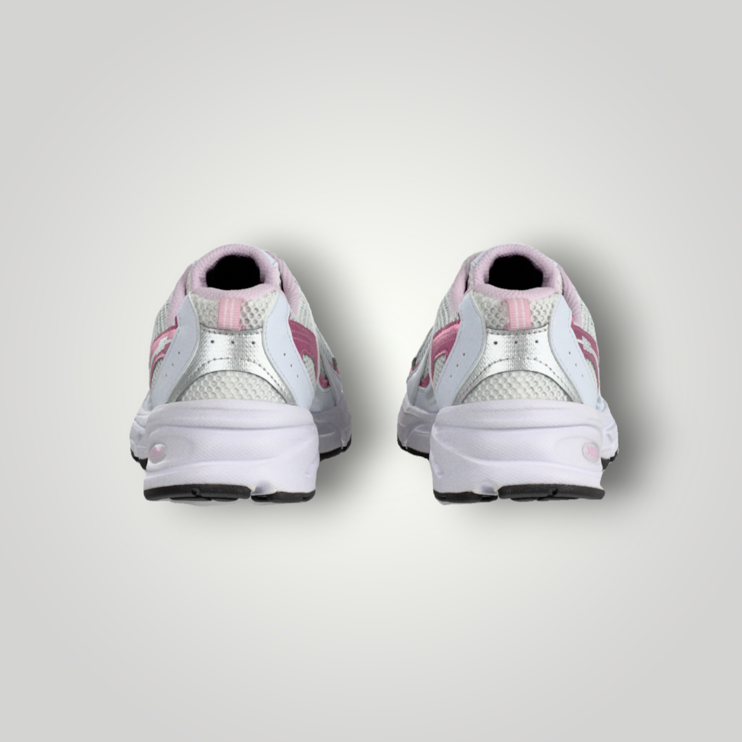 NDO Clothing New Balance 530 Sneaker in Weiß und Pink mit Mesh-Details, Rückansicht der Laufschuhe