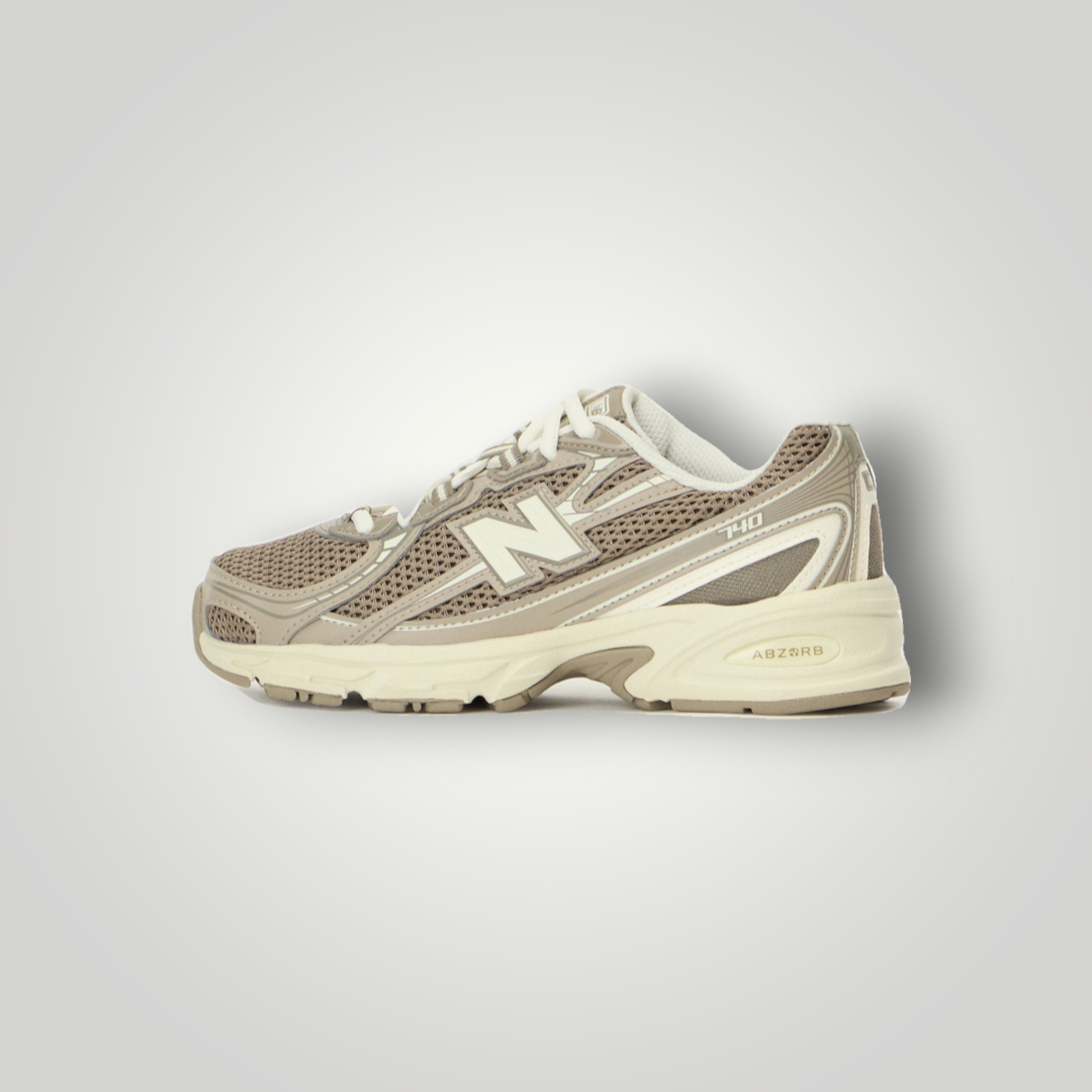 NDO Clothing New Balance 740 Unisex Sneaker in Arid Stone mit Mesh-Obermaterial und ABZORB-Dämpfung in Seitenansicht