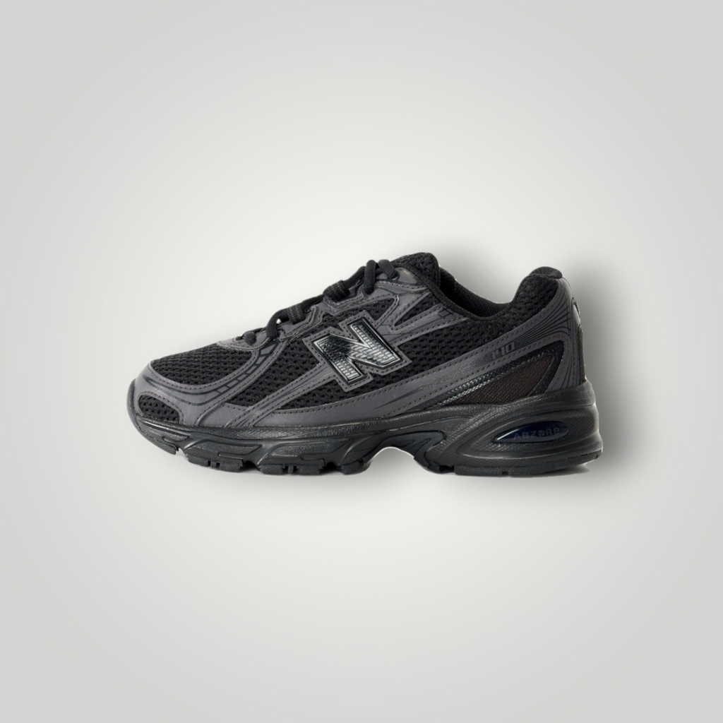 NDO Clothing New Balance 740 Unisex Sneaker in Schwarz aus Kunstleder und Mesh mit Schnürung und flacher Sohle