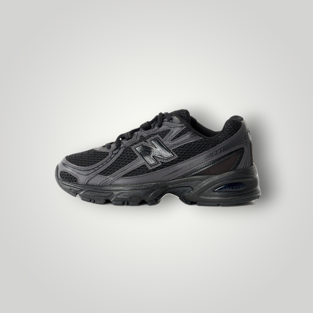 NDO Clothing New Balance 740 Unisex Sneaker in Schwarz aus Kunstleder und Mesh mit Schnürung und flacher Sohle