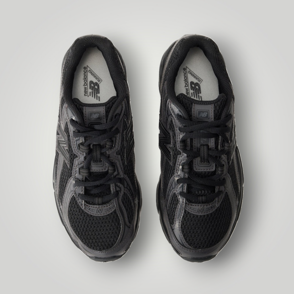 NDO Clothing New Balance 740 Unisex Sneaker in Schwarz aus Mesh und Kunstleder mit Schnürung, Draufsicht