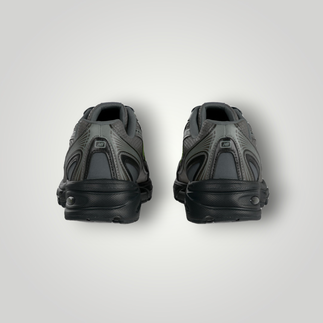 NDO Clothing New Balance 740 Sneaker in Schwarz und Metallic mit grünen Akzenten, Rückansicht der Laufschuhe.