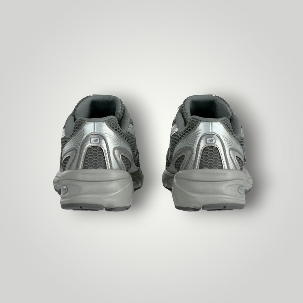 NDO Clothing New Balance 740 Sneaker in Harbor Grey und Silber von hinten mit Mesh-Details und Abzorb-Dämpfung