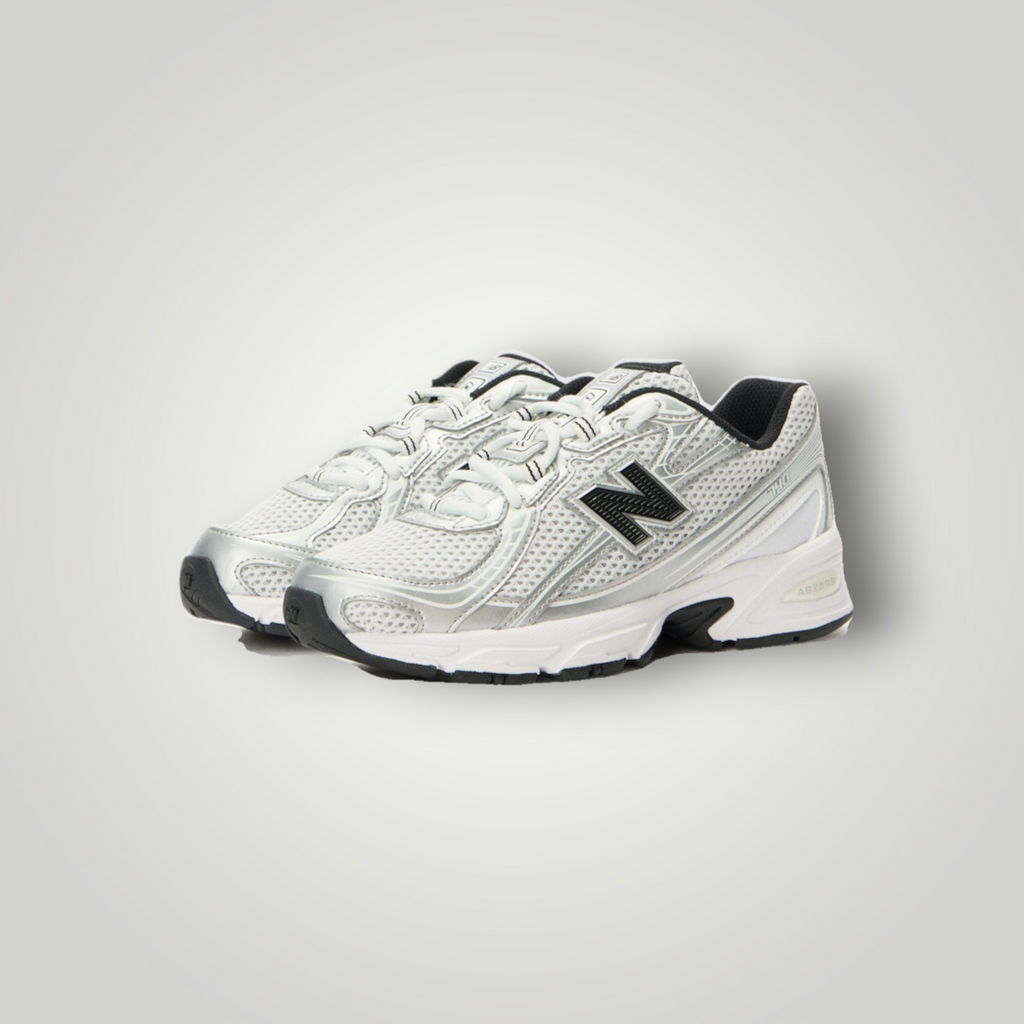 NDO Clothing New Balance 740 Unisex-Sneaker in Silber aus Mesh und Kunstleder mit Schnürung und flacher Sohle