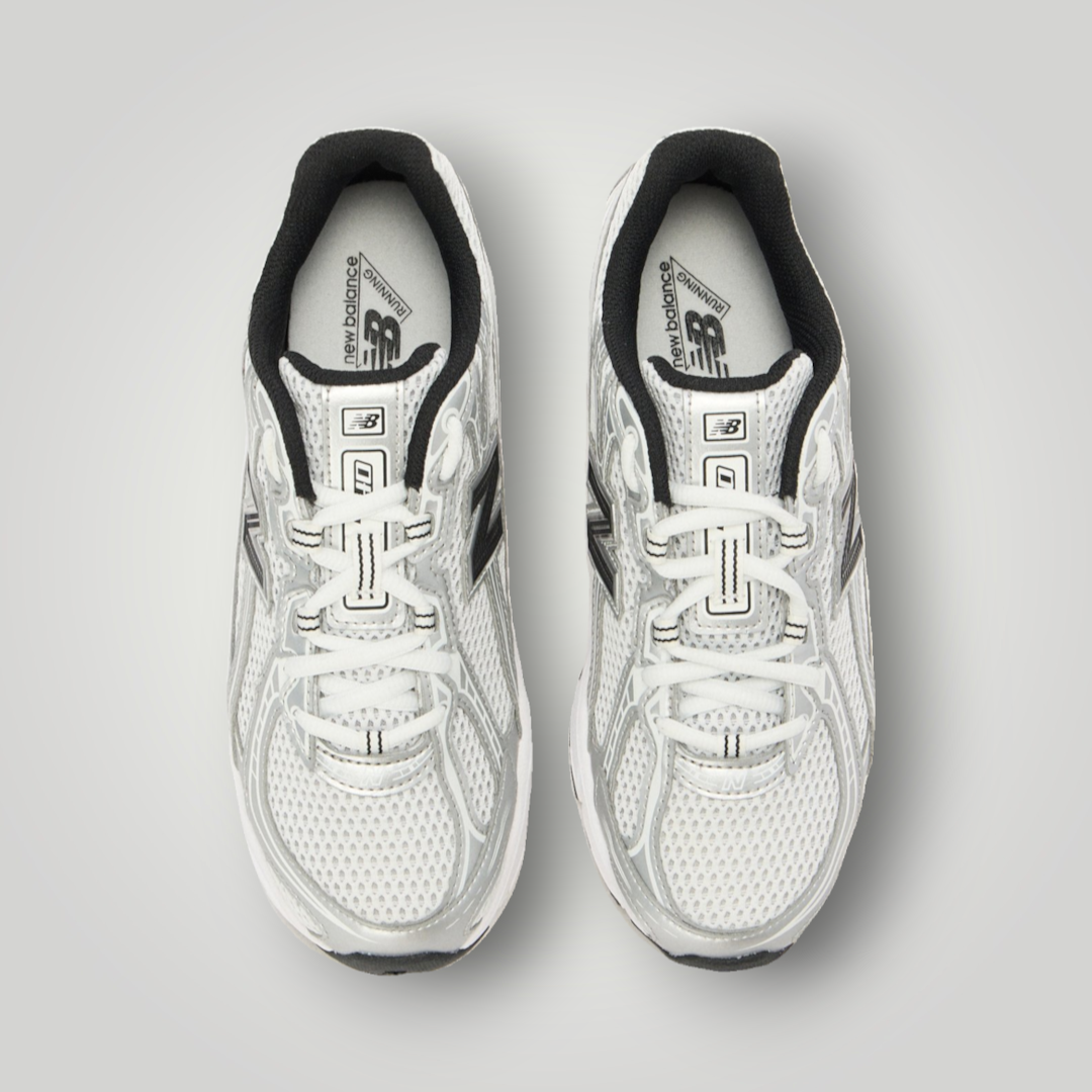 NDO Clothing New Balance 740 Unisex Sneaker in Silber aus Mesh und Kunstleder mit Schnürung in der Draufsicht