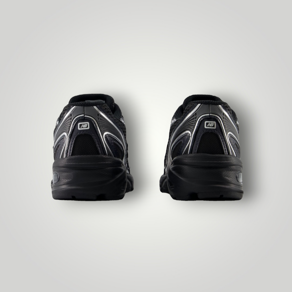 Rückansicht der schwarzen New Balance 740 Unisex Sneaker aus Leder und Mesh mit Schnürung von NDO Clothing