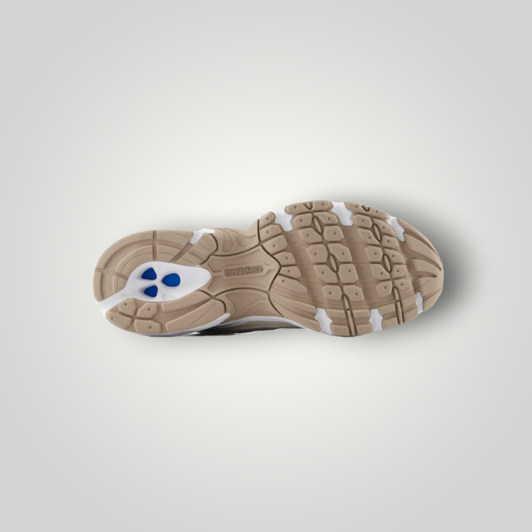 NDO Clothing New Balance 740 Sneaker Laufsohle in Beige und Weiß mit blauen Details und rutschfestem Profil