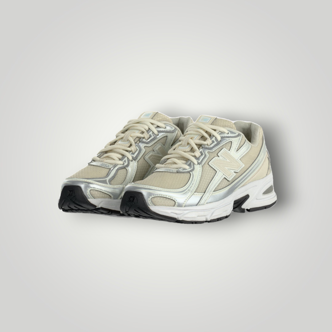 NDO Clothing New Balance 740 Unisex-Sneaker in Turtledove mit silbernen Details, atmungsaktivem Mesh und Schnürung.
