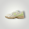 NDO Clothing New Balance U740 Sneaker in Dry Lime mit Mesh-Obermaterial und beiger Dämpfungssohle in Seitenansicht