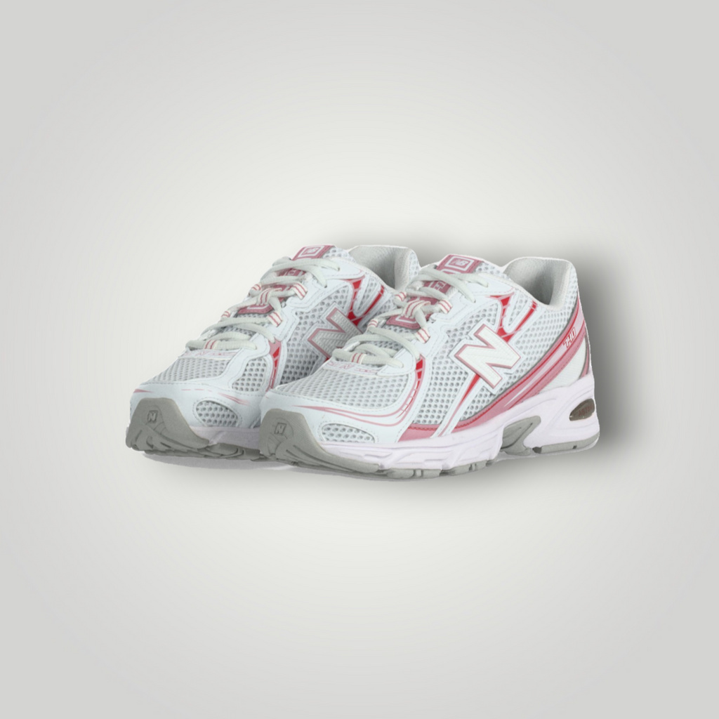 NDO Clothing New Balance 740 Sneaker in Weiss mit Pink und Rot, aus Mesh und Kunstleder mit Abzorb-Dämpfung.