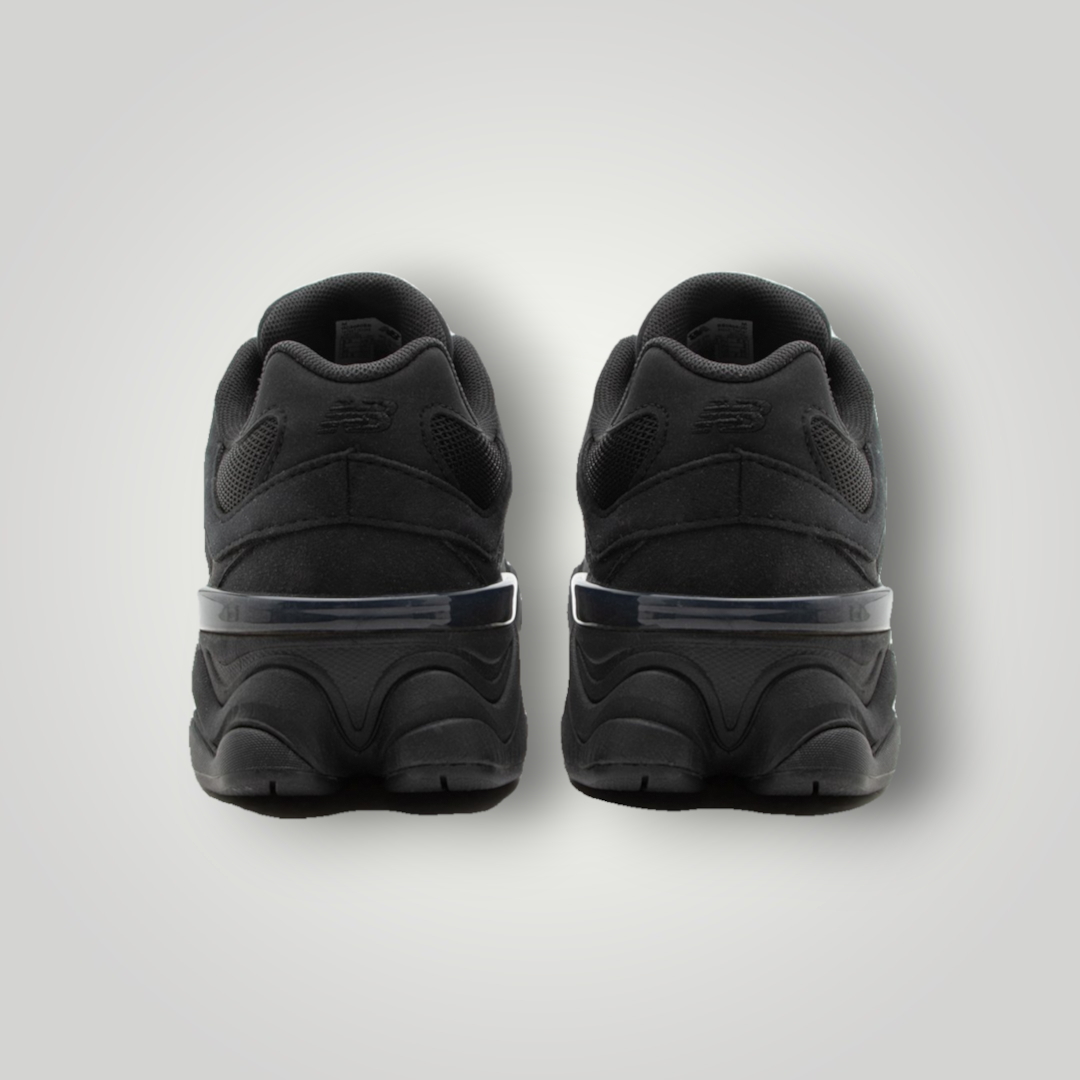 NDO Clothing New Balance 9060 Sneaker in Schwarz mit markanter Sohle und Textil-Mesh-Mix in der Rückansicht