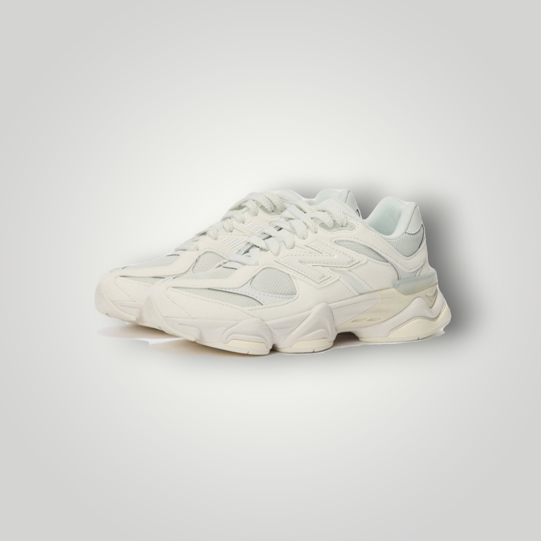 NDO Clothing New Balance 9060 Sneaker in hellem Beige mit Mesh-Obermaterial, Schnürung und markanter Plateausohle