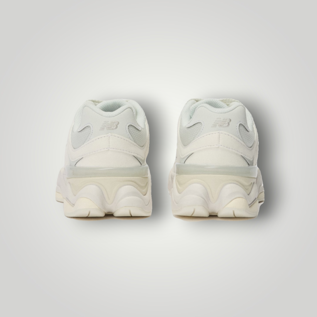 NDO Clothing New Balance 9060 Sneaker in Weiss mit markanter Sohle und Fersenlasche, Rückansicht