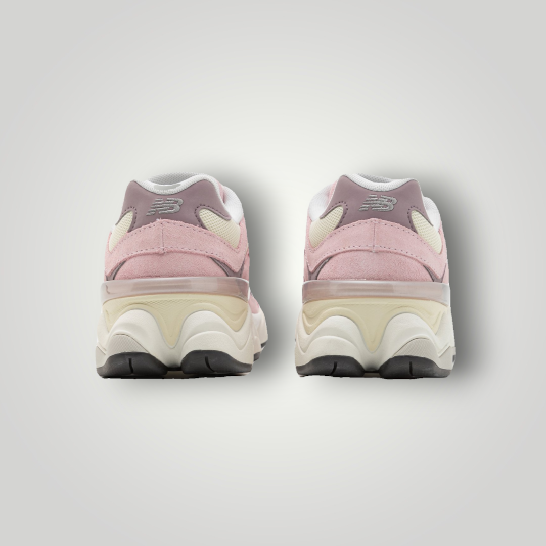 NDO Clothing New Balance 9060 Sneaker in Rosa und Beige aus Leder und Mesh, Rückansicht mit flacher Sohle