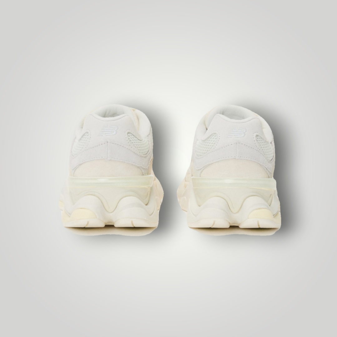 NDO Clothing New Balance Sneaker in Angora mit Leder- und Mesh-Obermaterial und markanter Plateau-Sohle von hinten