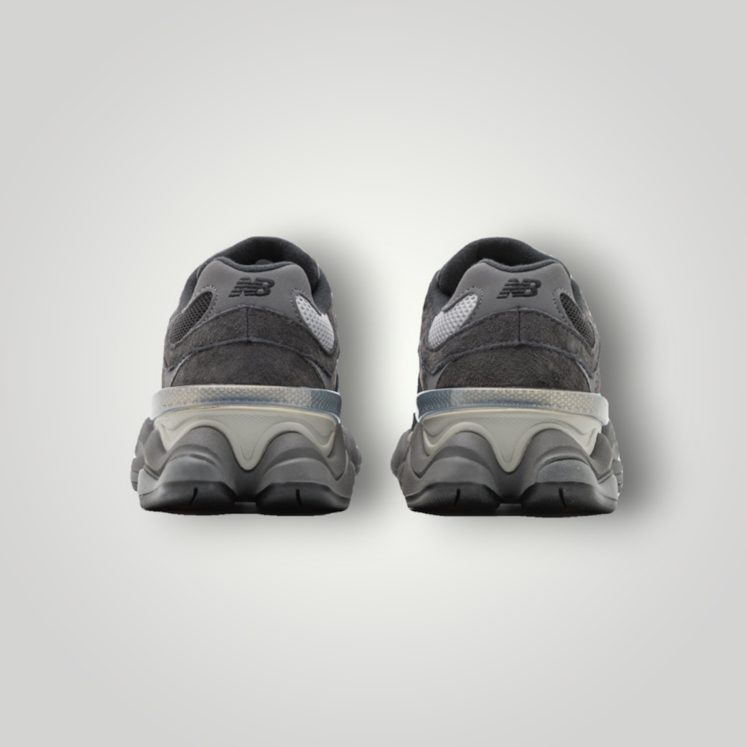 NDO Clothing New Balance U9060 Sneaker in Schwarz aus Leder und Textil, Rückansicht mit markanter Sohle