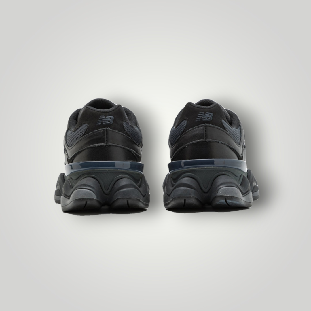 NDO Clothing New Balance 9060 Unisex Sneaker in Schwarz mit Mesh- und Ledereinsätzen, Rückansicht