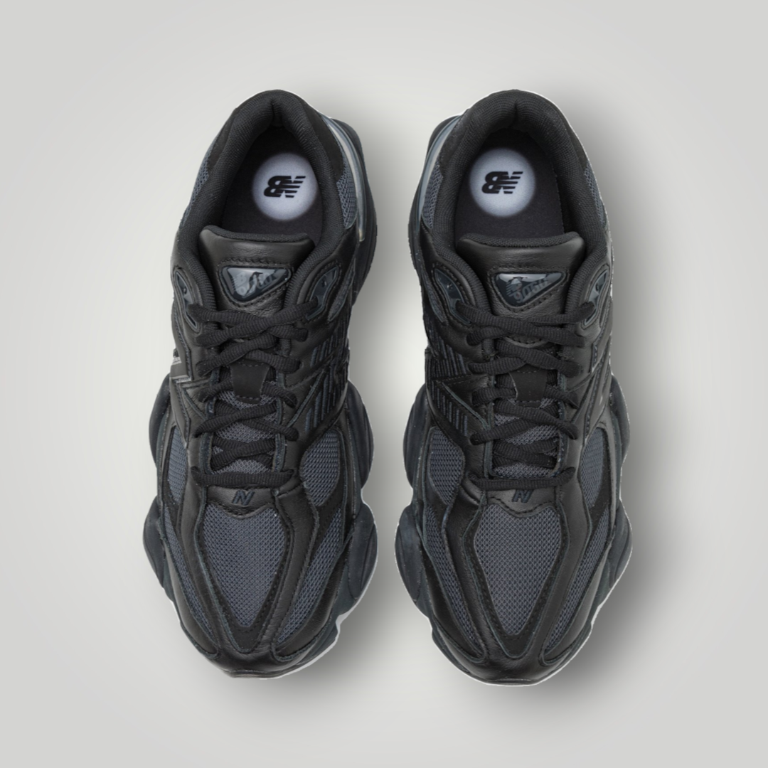 NDO Clothing New Balance 9060 Unisex Sneaker in Schwarz aus Leder und Mesh mit Schnürung in der Draufsicht