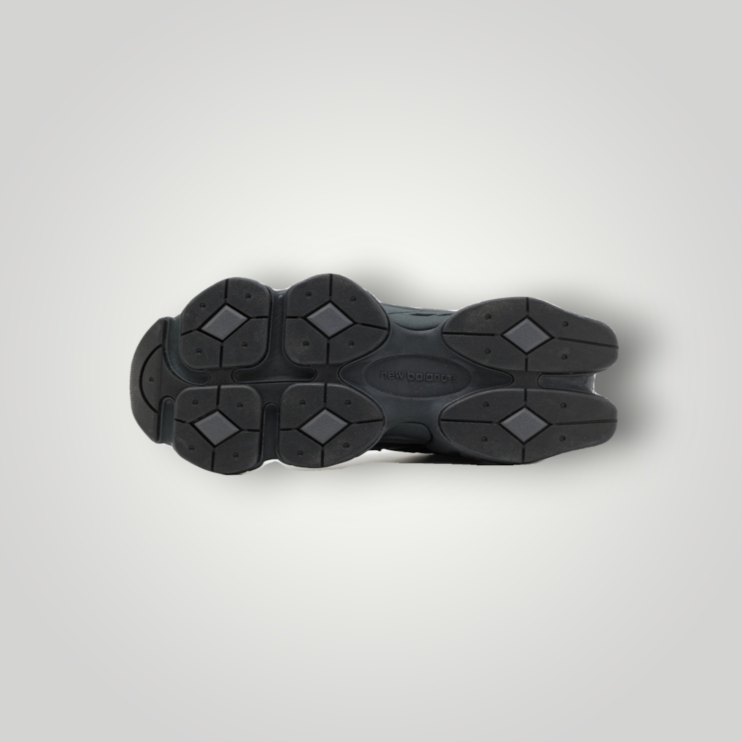 NDO Clothing New Balance 9060 Sneaker in Schwarz mit markanter, profilierter Laufsohle aus Kunststoff