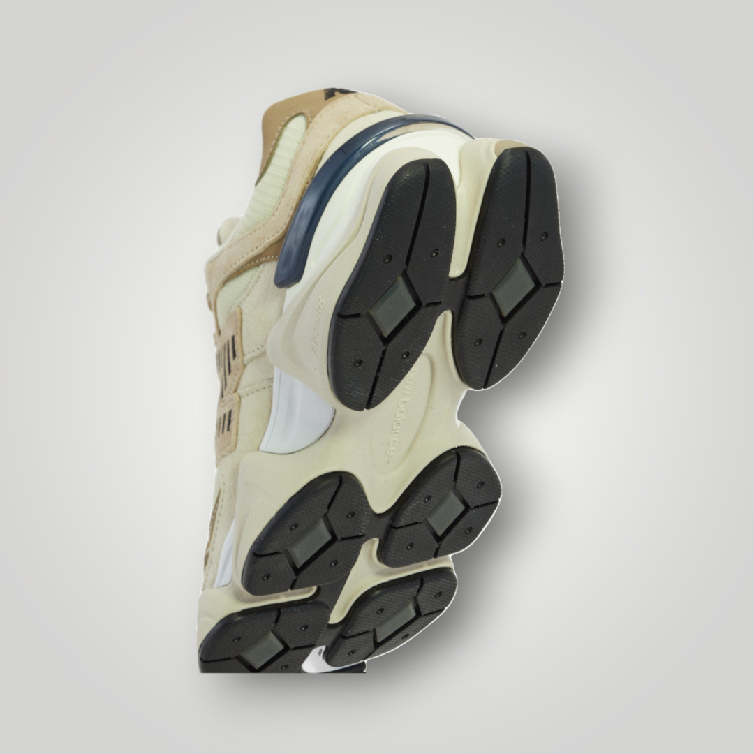 NDO Clothing New Balance U9060 Sneaker in Braun mit markanter, profilierter Laufsohle aus Leder und Mesh