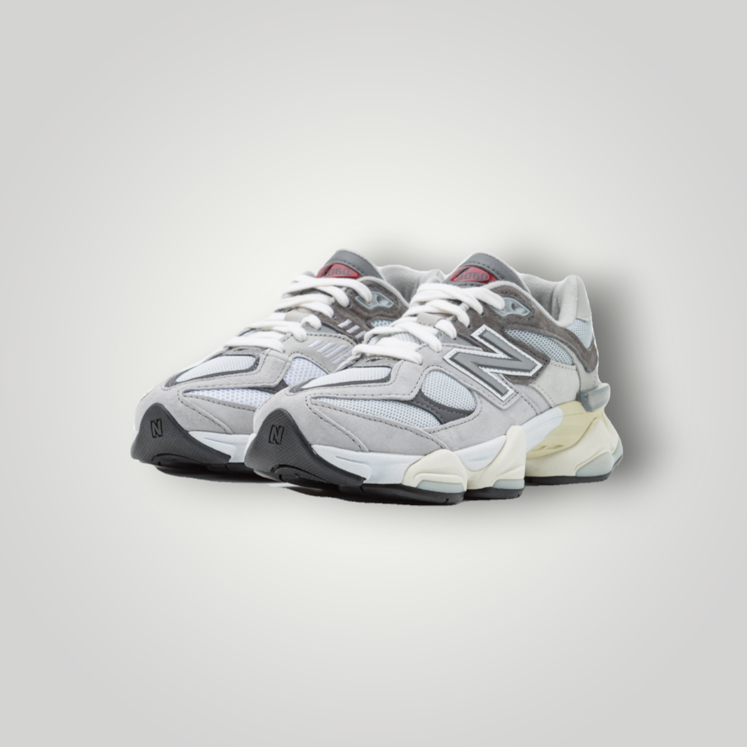 NDO Clothing New Balance U9060 Sneaker in Grau aus Leder und Textil mit markanter Sohle und Schnürung